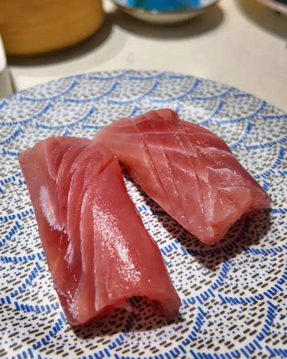 신선한 참치 회