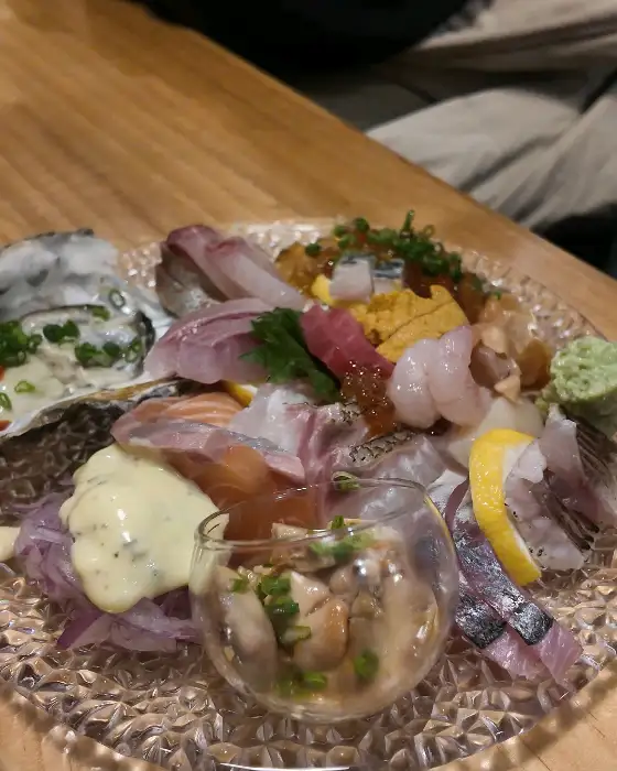 Izakaya NETA의 푸짐한 모듬숙성회 한상차림