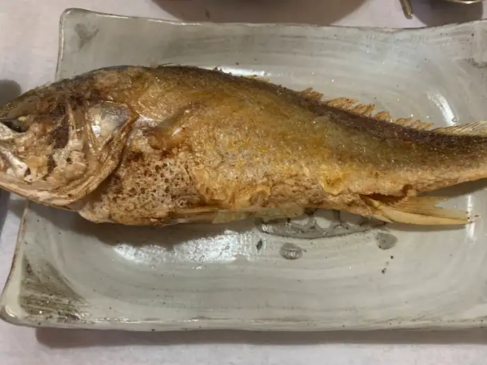 돌담사이로에서 제공되는 담백한 조기 구이