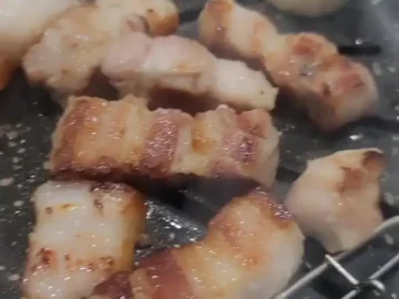 도누각에서 맛있게 구워지는 삼겹살