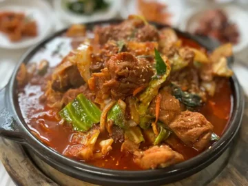 장성 해운대식당: 푸짐함과 정성 가득한 한 끼, 잊을 수 없는 맛의 향연 해운대식당의 푸짐한 매운 갈비찜 메뉴