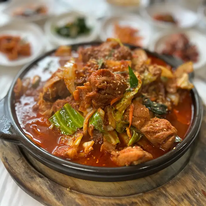 해운대식당의 푸짐한 매운 갈비찜 메뉴