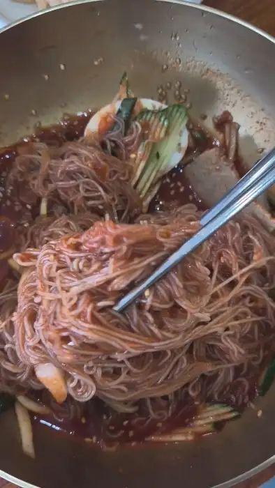 푸짐하게 담긴 소갈비찜에 곁들여 나온 연포탕