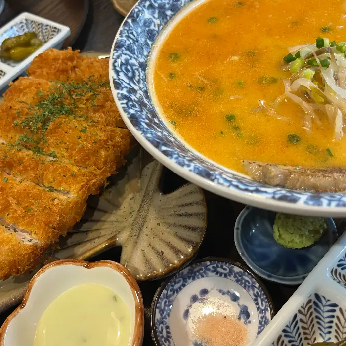 카이카츠 대구점의 치즈 돈카츠와 매콤한 라멘