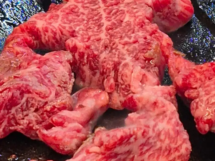 우리가족고기집 돌판 한우 정육식당 인천주안 시민공원역점 마블링이 뛰어난 한우