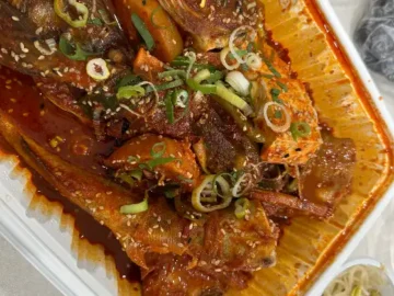 금왕녹두반계탕의 푸짐한 코다리 조림