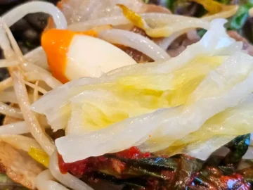 대구 달성 맛집: 지글대패삼겹살 테크노점, 점심부터 저녁까지 든든한 고기 한 끼! 신선한 쌈 채소와 양념이 어우러진 대패삼겹살