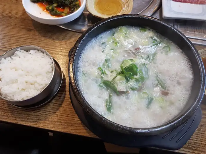 따뜻한 흰쌀밥과 된장찌개
