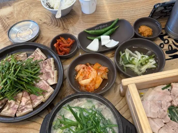 고향옥 얼큰순대국 전반적인 상차림