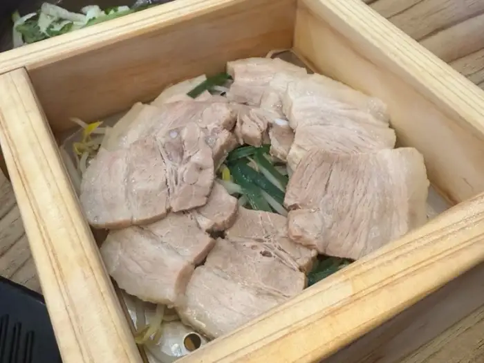 고향옥 얼큰순대국 메인 메뉴인 편백보쌈