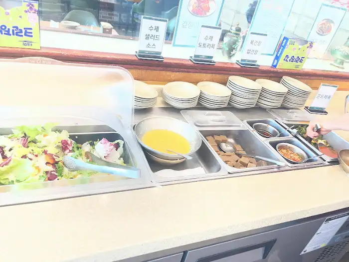 곤드레밥집 서구점 샐러드바와 반찬 코너
