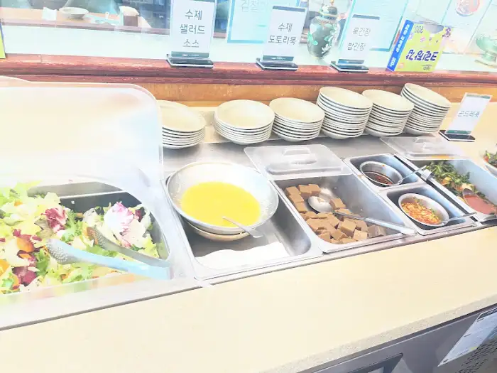 곤드레밥집 서구점 샐러드와 국물 요리