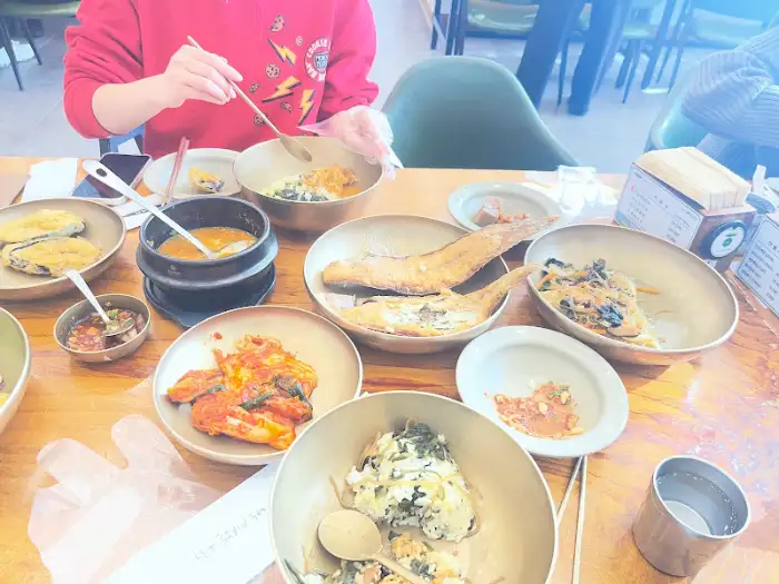 곤드레밥집 서구점 테이블 세팅과 음식