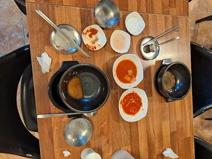 문경맛집순대의 식탁에 차려진 푸짐한 음식들