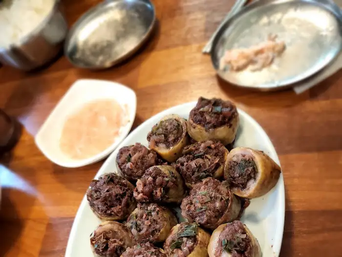 문경맛집순대의 먹음직스러운 막창 순대 한 접시