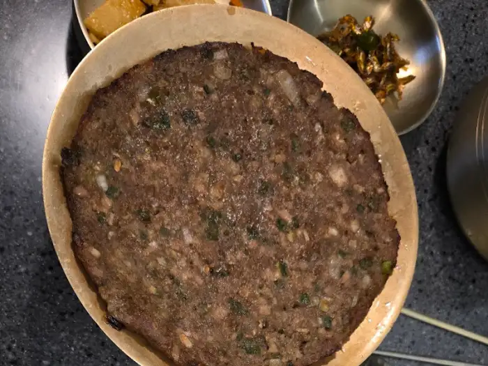 경주 함양집 치즈 불고기 노릇하게 구워진 패티의 모습