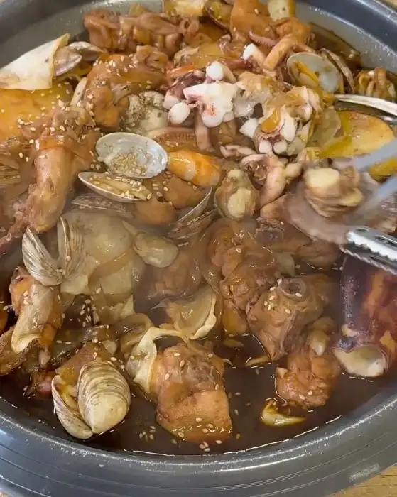 풍년칼국수의 해물찜닭 한 상 차림