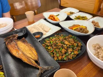 하루온의 정갈하고 풍성한 보리밥 정식 한 상 차림