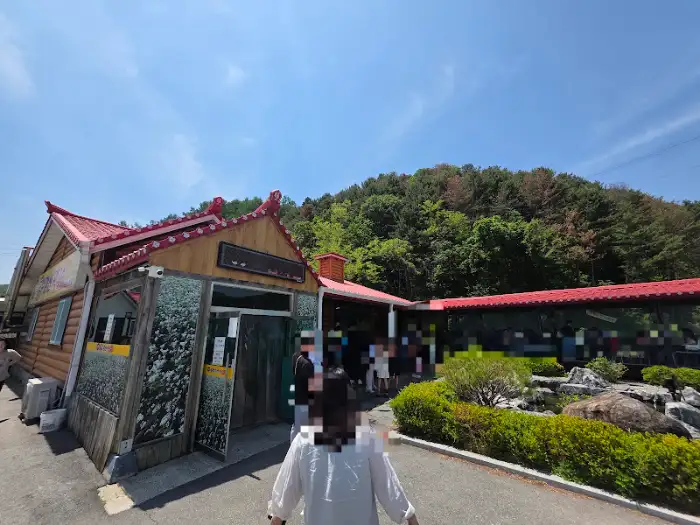 홍천 금수강산막국수 건물 전경
