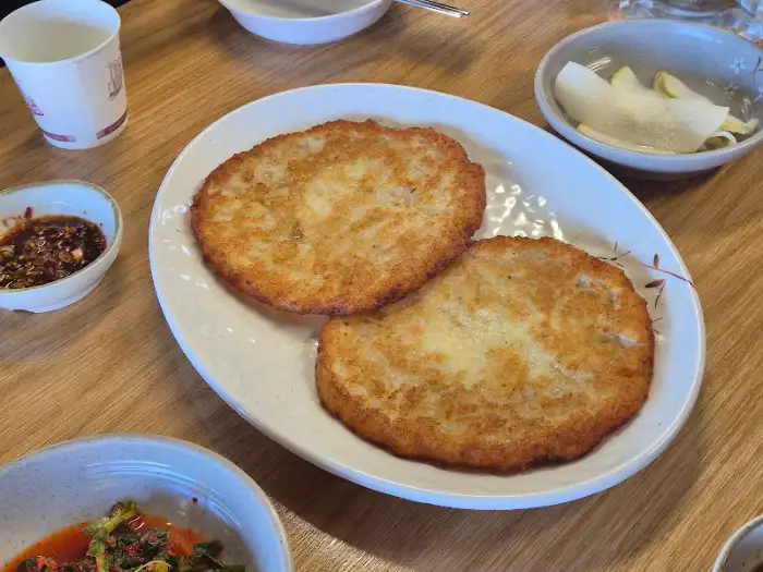 홍천 금수강산막국수의 바삭한 감자전