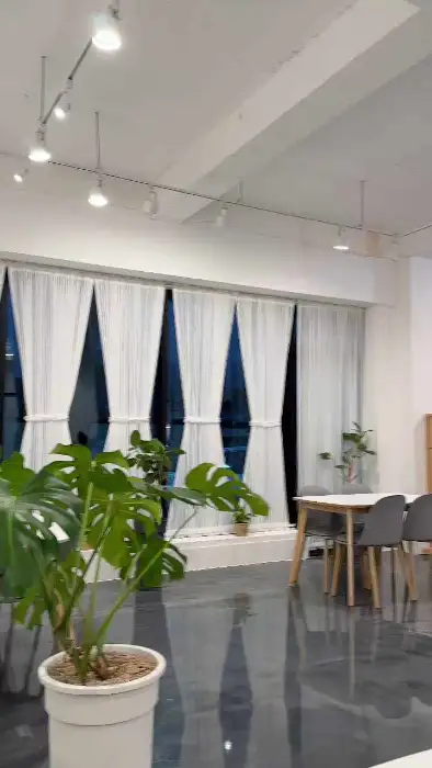 파스타앳홈 구례점의 깔끔하고 넓은 실내 모습