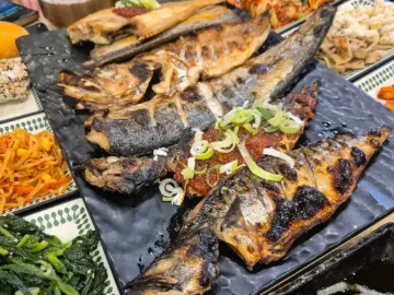 달빛에구운고등어 모현점의 푸짐한 고등어구이와 다채로운 밑반찬