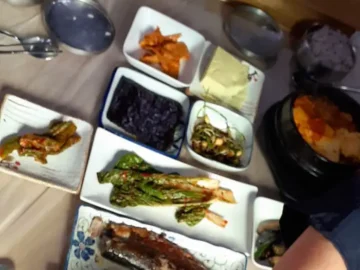 청개구리식당 다양한 밑반찬과 갈치조림
