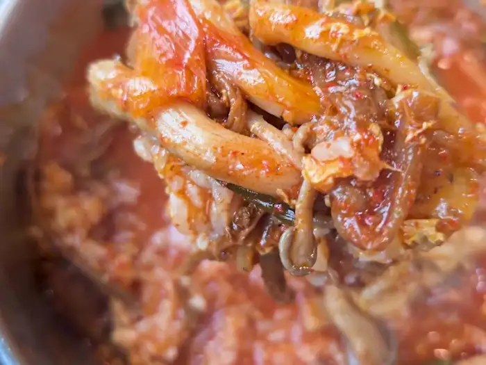 풍전식당 육개장 한 숟갈 클로즈업
