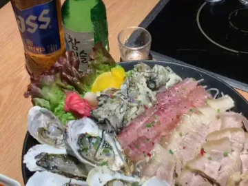 주작상회 별채 이모카세의 신선한 굴과 보쌈 한 상차림