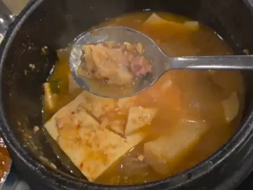 목구멍 사직점의 푸짐한 된장찌개