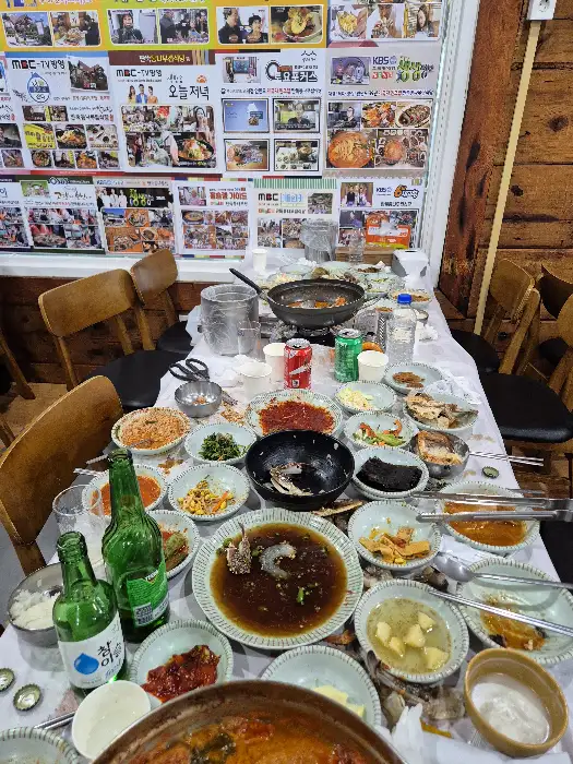 딴뚝통나무집식당의 푸짐한 한상차림