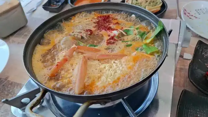푸짐한 대게 라면