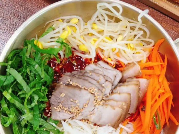 고기국수와 비빔국수, 돔베고기 한상차림
