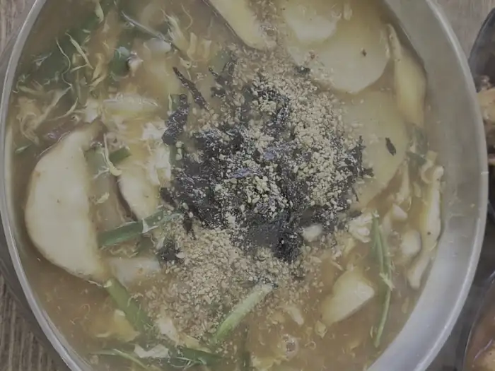 장칼국수 국물과 건더기 디테일
