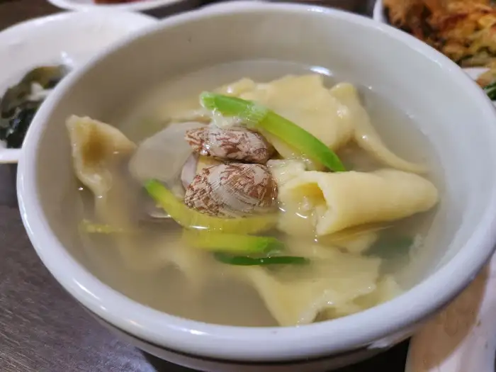클로즈업된 수제비