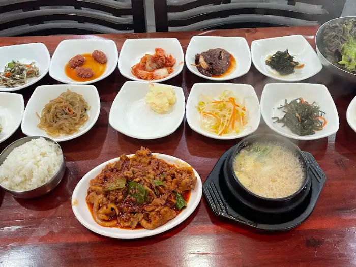 하숙 두루치기 정식 반찬 구성