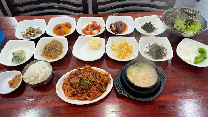 하숙 두루치기 정식 전체 상차림