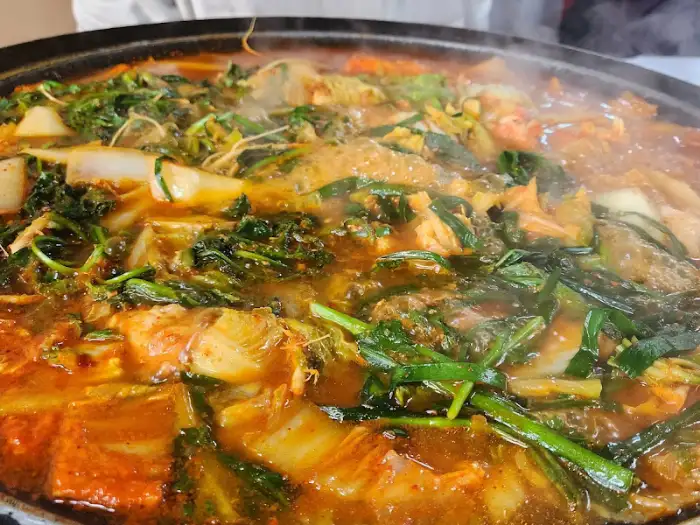 보글보글 끓고 있는 물닭갈비