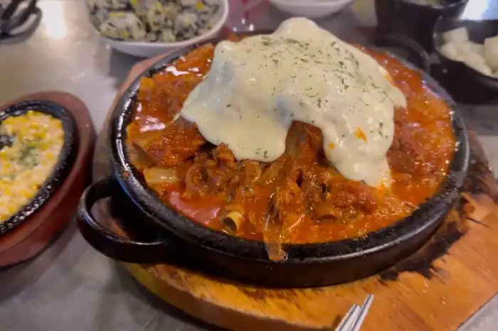 등갈비 살 발라먹기