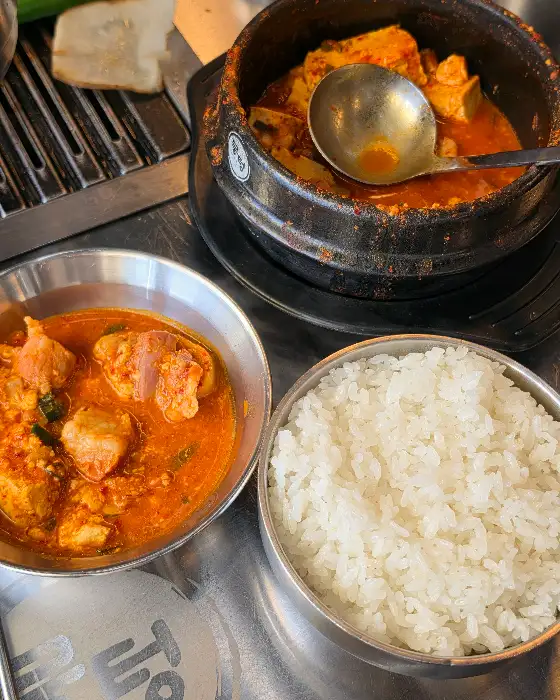 밥과 함께 나온 김치찌개