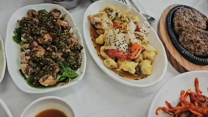 통통한 꼬막과 탕수육