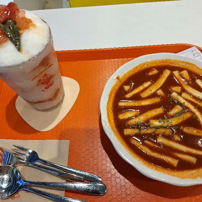 떡볶이와 함께 나온 빙수