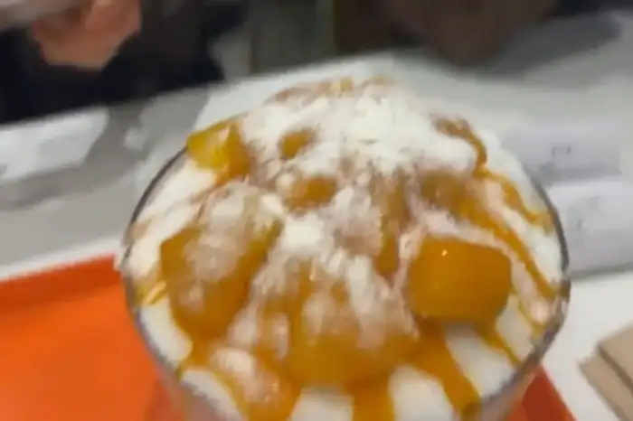 달콤한 망고가 듬뿍 올라간 빙수