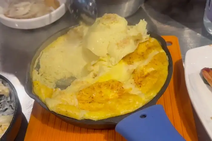 치즈가 듬뿍 올라간 폭탄 계란찜