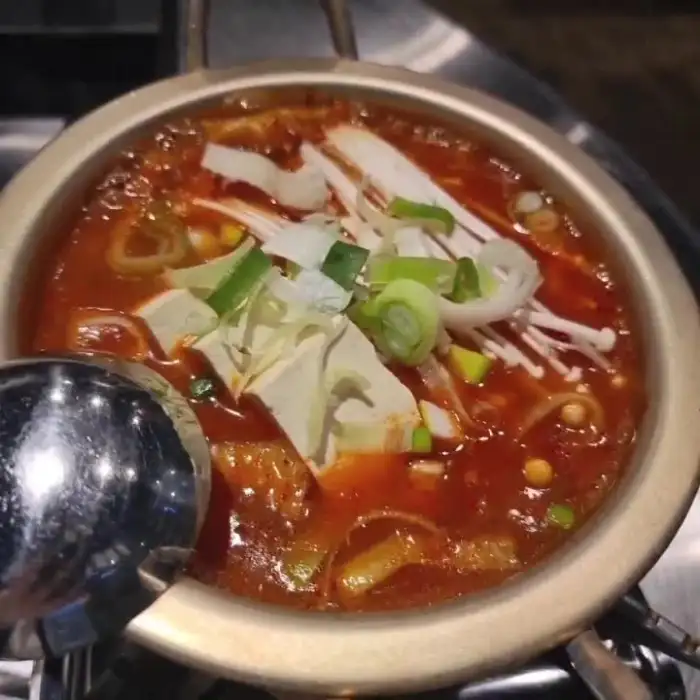 칼칼하고 푸짐한 김치찌개