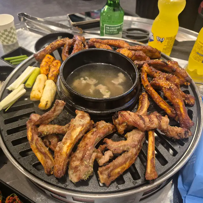 쪽갈비와 함께 나온 김치수제비
