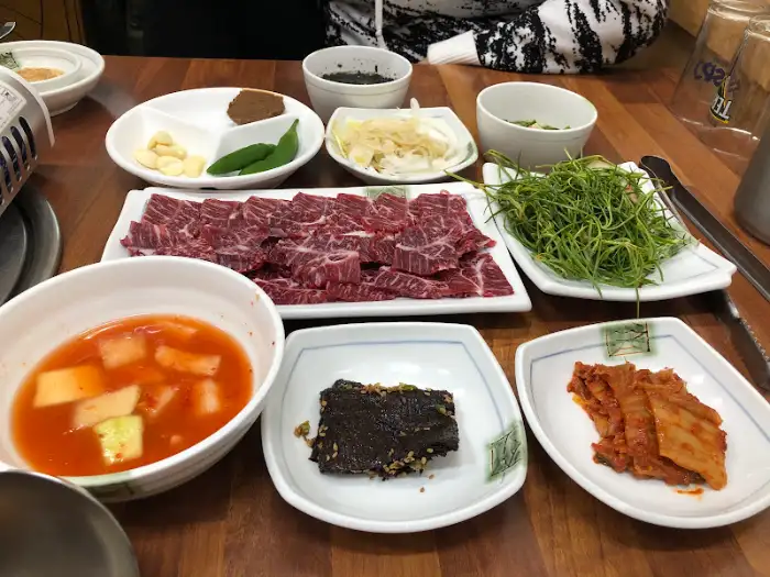 샤브샤브 재료와 밑반찬