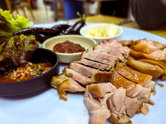 수육과 쌈 채소