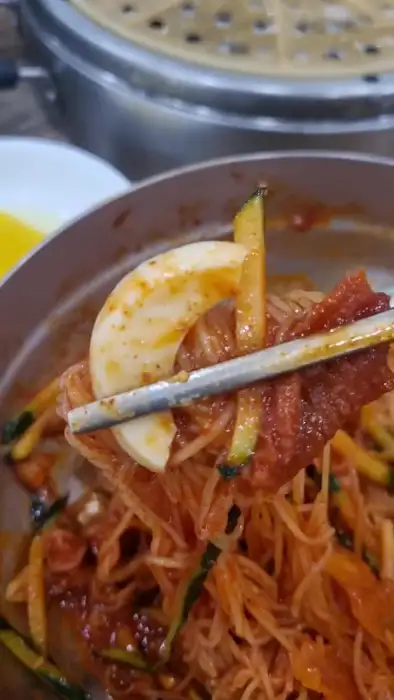삼산밀면전문점 찐만두의 속 내용물