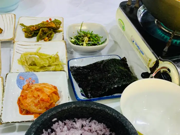 청개구리식당 집밥 같은 밑반찬과 김